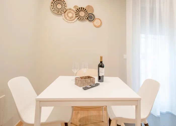 Oberdan & Charm - Elegant Apartment